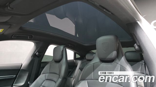 Porsche Taycan 2025 — photo 31