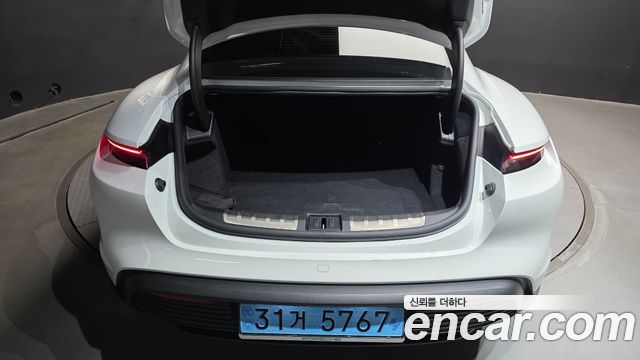 Porsche Taycan 2025 — photo 34