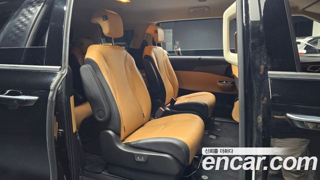 Kia Canival 2023 — photo 16
