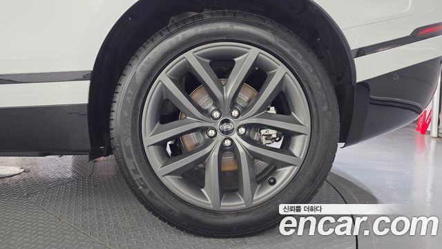 Land Rover Range Rover Velar 2026 — photo 8