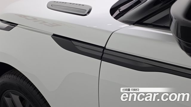 Land Rover Range Rover Velar 2026 — photo 20
