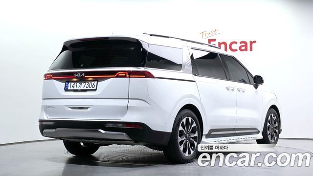 Kia Canival 2023 — photo 2