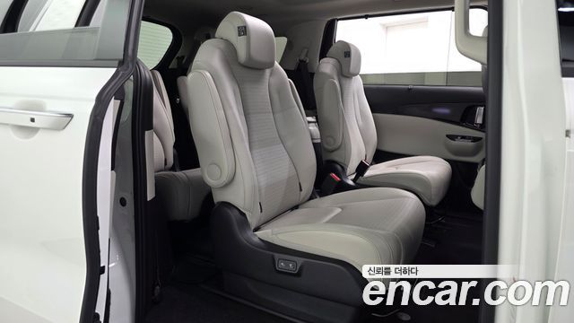 Kia Canival 2023 — photo 17