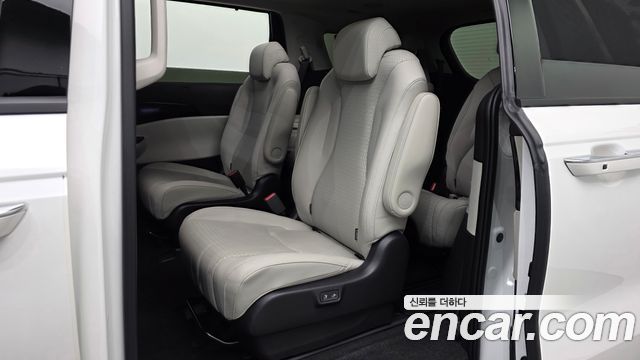Kia Canival 2023 — photo 18