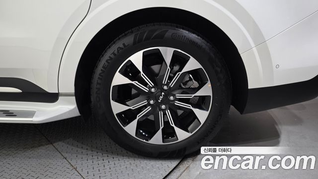 Kia Canival 2023 — photo 7