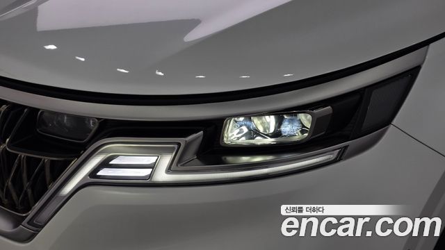 Kia Canival 2023 — photo 8