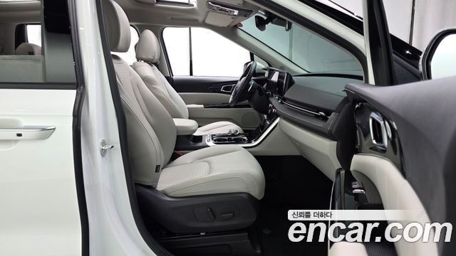 Kia Canival 2023 — photo 16