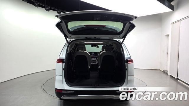 Kia Canival 2023 — photo 35