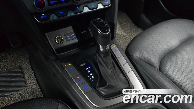 Hyundai AVANTE 2020 — photo 12