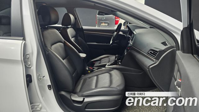 Hyundai AVANTE 2020 — photo 13