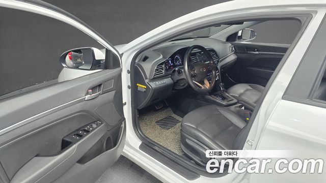 Hyundai AVANTE 2020 — photo 17