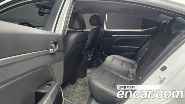 Hyundai AVANTE 2020 — photo 18