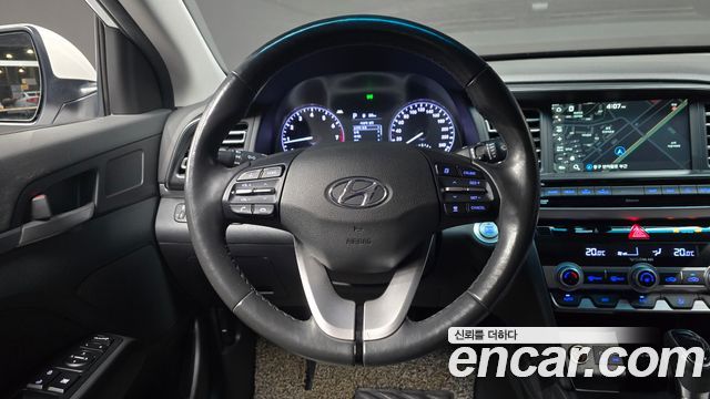 Hyundai AVANTE 2020 — photo 19