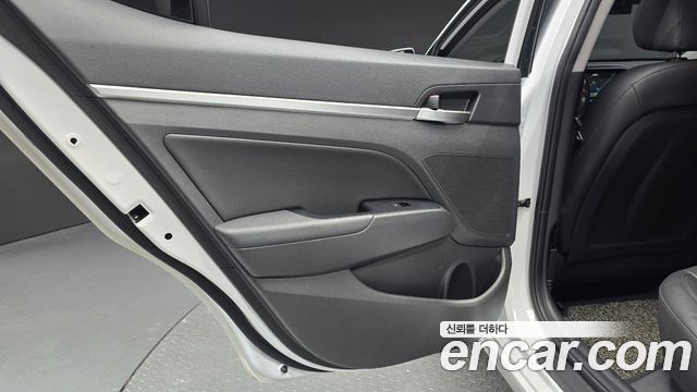 Hyundai AVANTE 2020 — photo 15