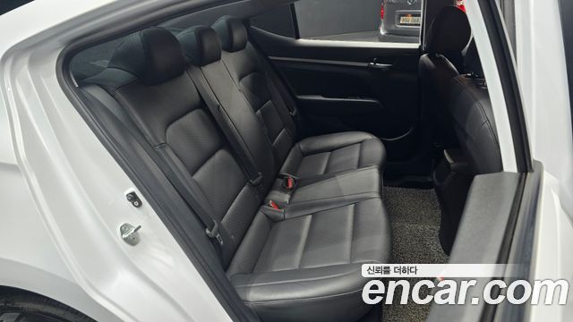 Hyundai AVANTE 2020 — photo 16