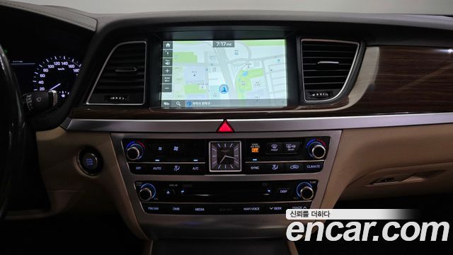 Genesis G80 2017 — photo 20