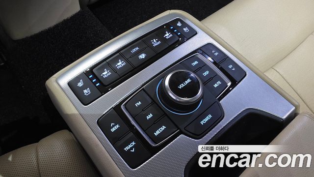 Genesis G80 2017 — photo 25