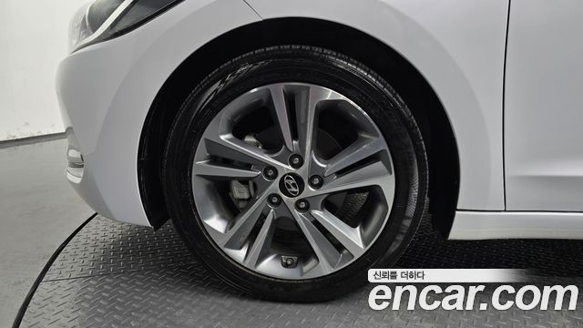 Hyundai AVANTE 2018 — photo 5