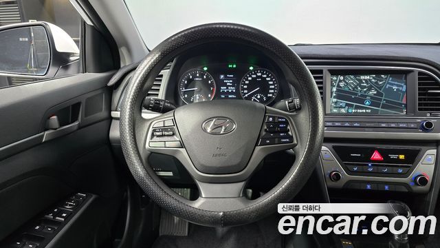 Hyundai AVANTE 2018 — photo 19