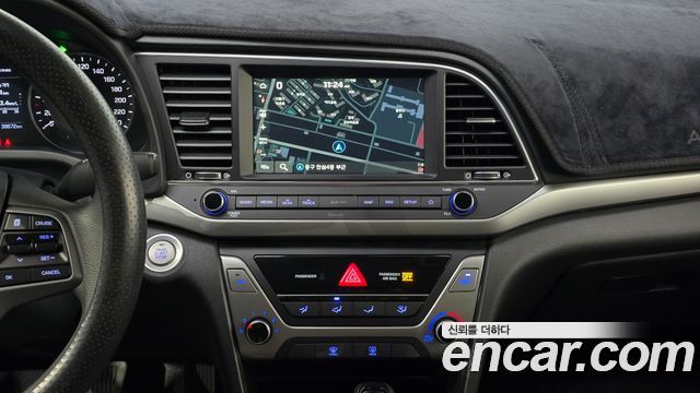 Hyundai AVANTE 2018 — photo 26