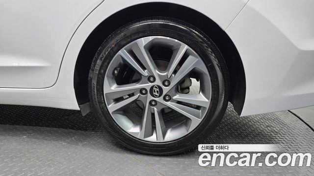 Hyundai AVANTE 2018 — photo 7