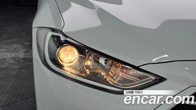 Hyundai AVANTE 2018 — photo 8