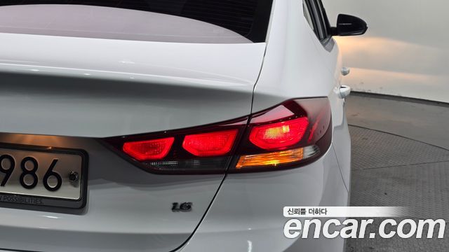 Hyundai AVANTE 2018 — photo 9