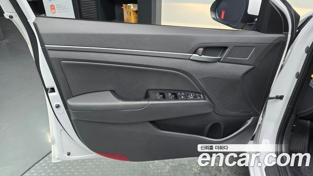 Hyundai AVANTE 2018 — photo 14