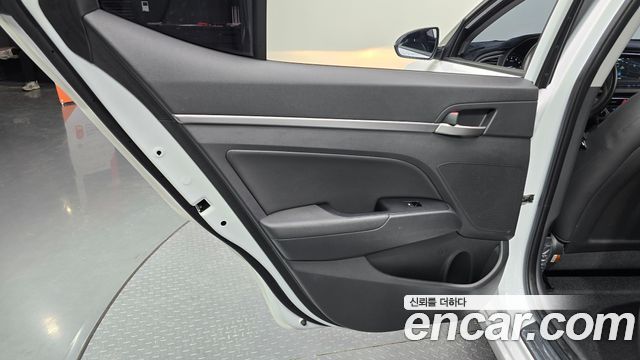 Hyundai AVANTE 2018 — photo 15