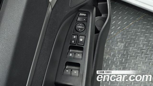 Hyundai AVANTE 2018 — photo 28