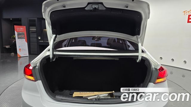 Hyundai AVANTE 2018 — photo 30