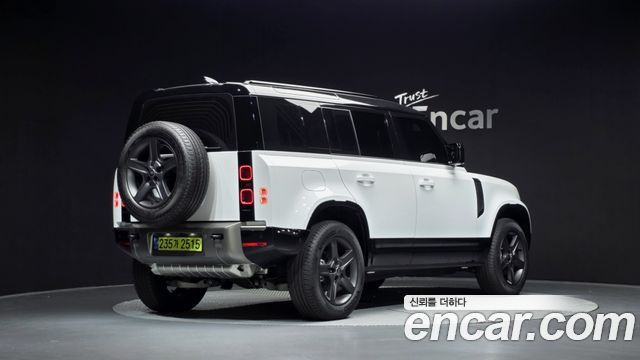 Land Rover Defender 2025 — photo 2