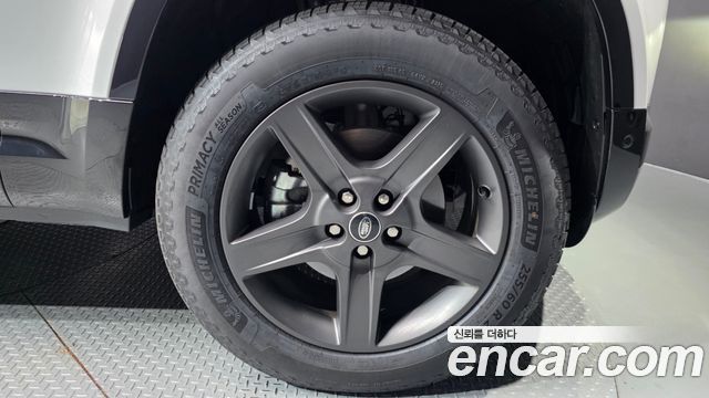 Land Rover Defender 2025 — photo 5