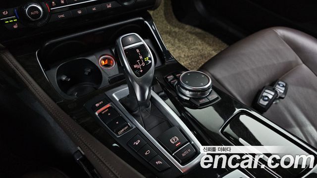 BMW 5-Series 2016 — photo 9