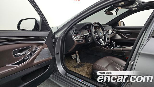 BMW 5-Series 2016 — photo 10