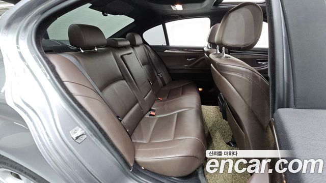 BMW 5-Series 2016 — photo 11