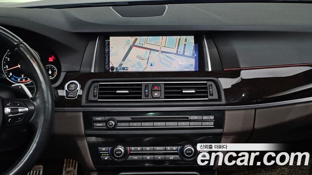 BMW 5-Series 2016 — photo 13