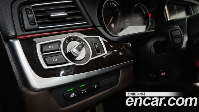 BMW 5-Series 2016 — photo 18