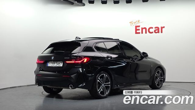 BMW 1-Series 2023 — photo 2