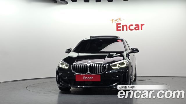 BMW 1-Series 2023 — photo 3