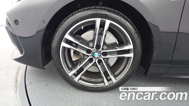 BMW 1-Series 2023 — photo 5