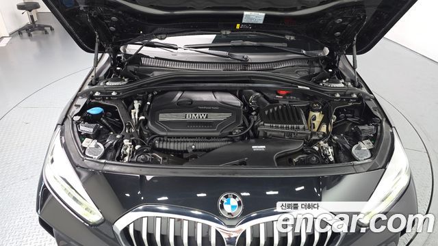 BMW 1-Series 2023 — photo 6