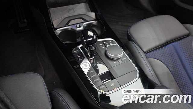 BMW 1-Series 2023 — photo 9