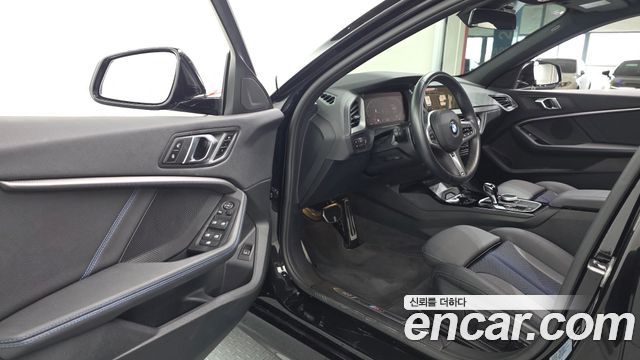BMW 1-Series 2023 — photo 10