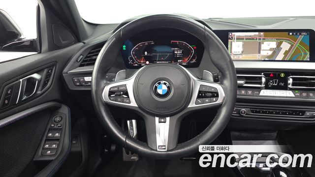 BMW 1-Series 2023 — photo 12