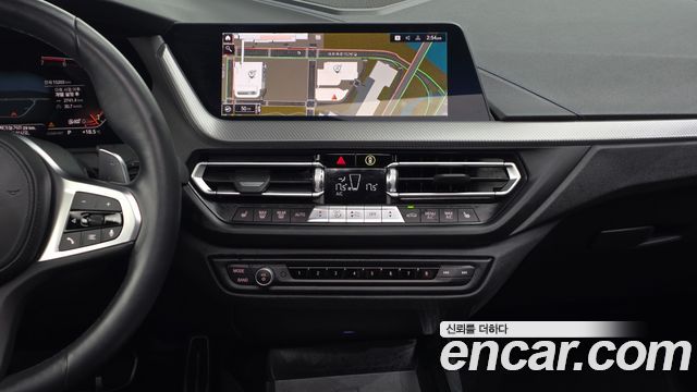 BMW 1-Series 2023 — photo 13