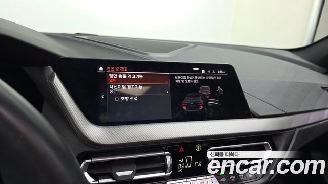 BMW 1-Series 2023 — photo 15