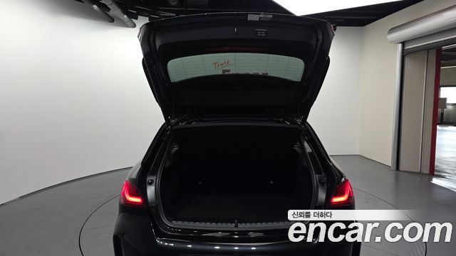 BMW 1-Series 2023 — photo 20