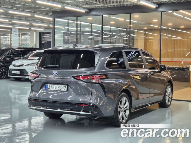 Toyota Sienna 2025 — photo 2