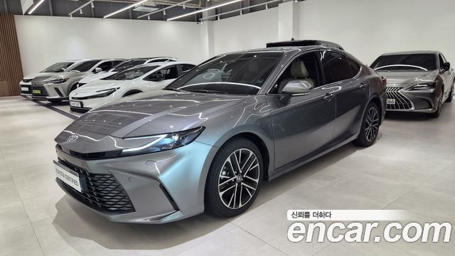 Toyota Camry 2025 — photo 1